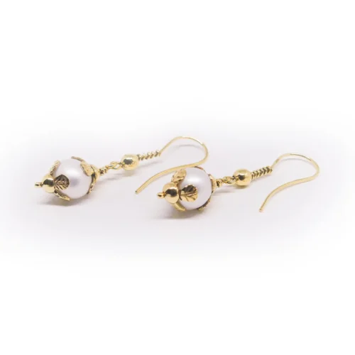 The ESTES Pearl Earrings
