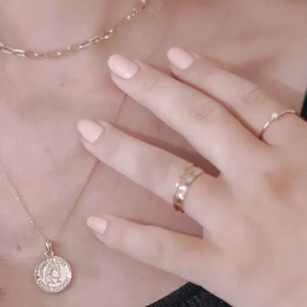 Elegant Lady Gisela Necklace - Dainty Coin Disc with Inspirational Inscription - Perfect Gift for Women - Image 3