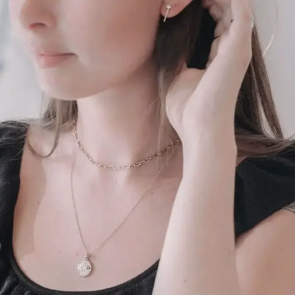 Elegant Lady Gisela Necklace - Dainty Coin Disc with Inspirational Inscription - Perfect Gift for Women - Image 5