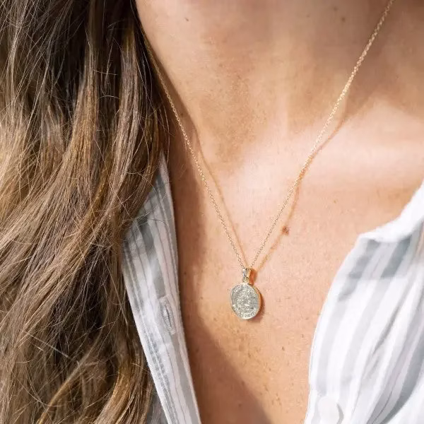 Elegant Lady Gisela Necklace - Dainty Coin Disc with Inspirational Inscription - Perfect Gift for Women - Image 8